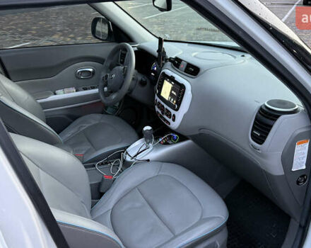 Белый Киа Soul, объемом двигателя 0 л и пробегом 130 тыс. км за 10999 $, фото 5 на Automoto.ua