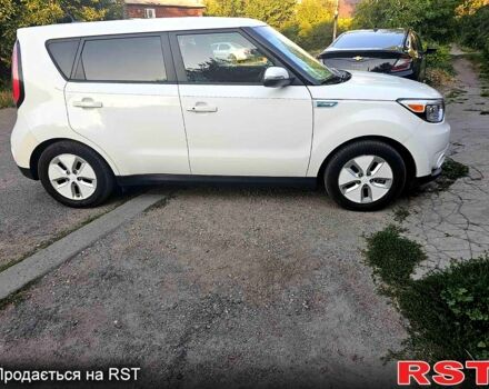 Киа Soul 2015 в Днепре (Днепропетровске) на Automoto.ua Белый Киа Soul, объемом двигателя 0 л и пробегом 109 тыс. км за 9900 $, фото 1 на Automoto.ua