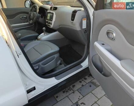 Белый Киа Soul, объемом двигателя 0 л и пробегом 132 тыс. км за 6750 $, фото 7 на Automoto.ua