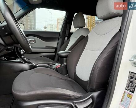 Білий Кіа Soul, об'ємом двигуна 1.59 л та пробігом 114 тис. км за 10290 $, фото 8 на Automoto.ua
