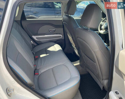 Киа Soul 2016 в Житомире на Automoto.ua Белый Киа Soul, объемом двигателя 0 л и пробегом 132 тыс. км за 7999 $, фото 11 на Automoto.ua