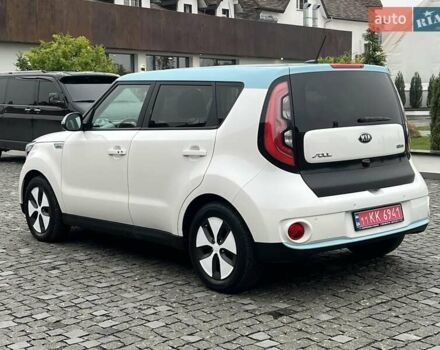 Білий Кіа Soul, об'ємом двигуна 0 л та пробігом 128 тис. км за 6750 $, фото 14 на Automoto.ua