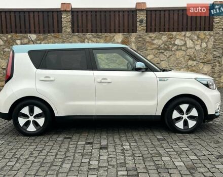 Білий Кіа Soul, об'ємом двигуна 0 л та пробігом 128 тис. км за 6750 $, фото 28 на Automoto.ua