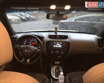 Белый Киа Soul, объемом двигателя 1.59 л и пробегом 73 тыс. км за 11000 $, фото 8 на Automoto.ua