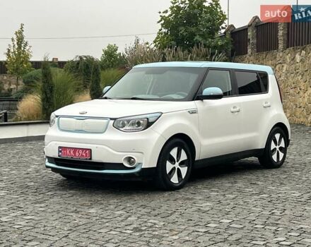 Білий Кіа Soul, об'ємом двигуна 0 л та пробігом 128 тис. км за 6750 $, фото 9 на Automoto.ua