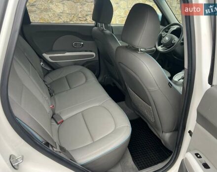 Білий Кіа Soul, об'ємом двигуна 0 л та пробігом 128 тис. км за 6750 $, фото 21 на Automoto.ua