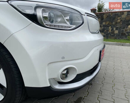 Білий Кіа Soul, об'ємом двигуна 0 л та пробігом 127 тис. км за 7500 $, фото 5 на Automoto.ua