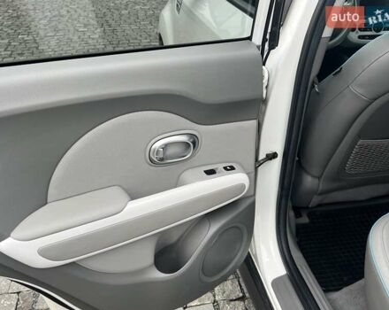 Білий Кіа Soul, об'ємом двигуна 0 л та пробігом 128 тис. км за 6750 $, фото 17 на Automoto.ua