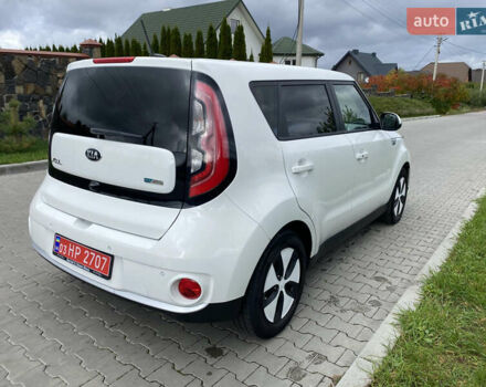 Білий Кіа Soul, об'ємом двигуна 0 л та пробігом 127 тис. км за 7500 $, фото 8 на Automoto.ua