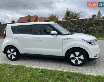 Білий Кіа Soul, об'ємом двигуна 0 л та пробігом 127 тис. км за 7500 $, фото 7 на Automoto.ua