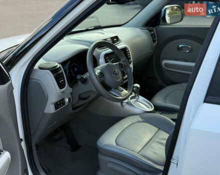 Киа Soul 2016 в Ровно на Automoto.ua Белый Киа Soul, объемом двигателя 0 л и пробегом 149 тыс. км за 7250 $, фото 13 на Automoto.ua