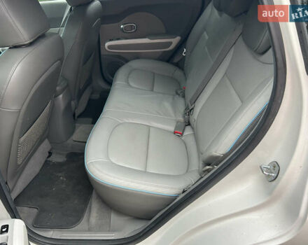 Білий Кіа Soul, об'ємом двигуна 0 л та пробігом 113 тис. км за 6900 $, фото 3 на Automoto.ua