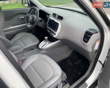 Білий Кіа Soul, об'ємом двигуна 0 л та пробігом 127 тис. км за 7500 $, фото 21 на Automoto.ua