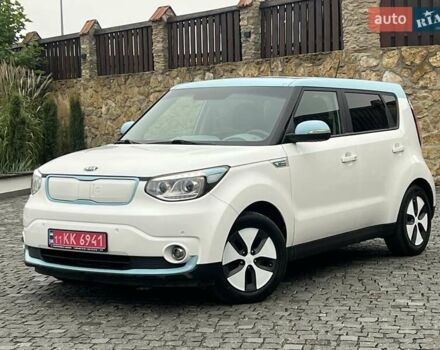 Білий Кіа Soul, об'ємом двигуна 0 л та пробігом 128 тис. км за 6750 $, фото 1 на Automoto.ua
