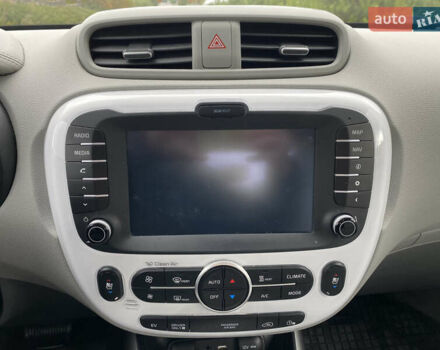 Білий Кіа Soul, об'ємом двигуна 0 л та пробігом 127 тис. км за 7500 $, фото 36 на Automoto.ua