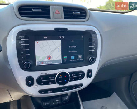 Киа Soul 2016 в Житомире на Automoto.ua Белый Киа Soul, объемом двигателя 0 л и пробегом 132 тыс. км за 7999 $, фото 14 на Automoto.ua