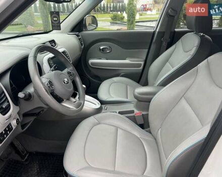 Білий Кіа Soul, об'ємом двигуна 0 л та пробігом 128 тис. км за 6750 $, фото 20 на Automoto.ua