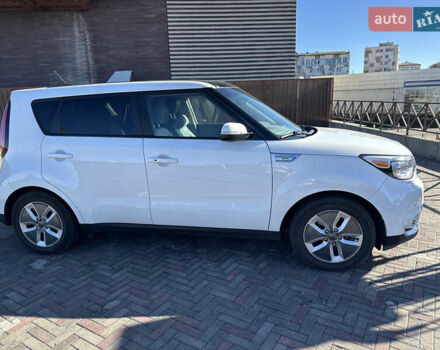 Белый Киа Soul, объемом двигателя 0 л и пробегом 68 тыс. км за 9700 $, фото 2 на Automoto.ua