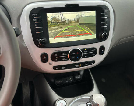 Білий Кіа Soul, об'ємом двигуна 0 л та пробігом 113 тис. км за 6900 $, фото 5 на Automoto.ua