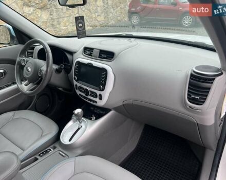 Білий Кіа Soul, об'ємом двигуна 0 л та пробігом 128 тис. км за 6750 $, фото 25 на Automoto.ua