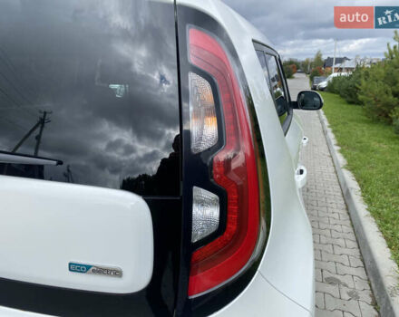 Білий Кіа Soul, об'ємом двигуна 0 л та пробігом 127 тис. км за 7500 $, фото 10 на Automoto.ua