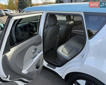 Белый Киа Soul, объемом двигателя 0 л и пробегом 149 тыс. км за 6950 $, фото 17 на Automoto.ua