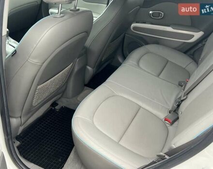 Білий Кіа Soul, об'ємом двигуна 0 л та пробігом 128 тис. км за 6750 $, фото 16 на Automoto.ua