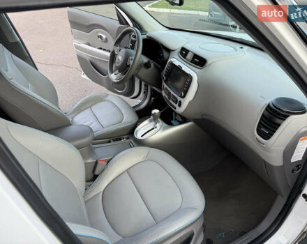Белый Киа Soul, объемом двигателя 0 л и пробегом 149 тыс. км за 6950 $, фото 24 на Automoto.ua