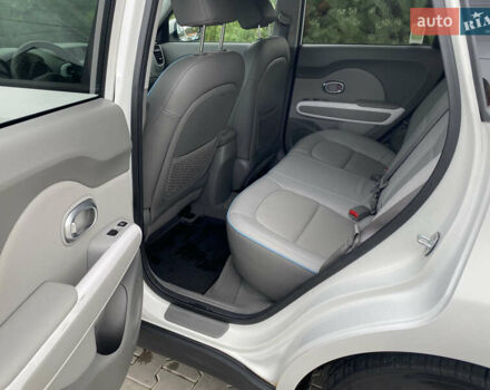 Білий Кіа Soul, об'ємом двигуна 0 л та пробігом 127 тис. км за 7500 $, фото 26 на Automoto.ua