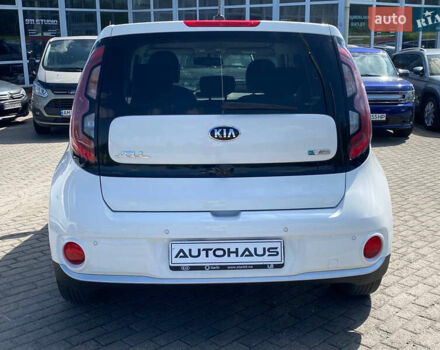 Киа Soul 2016 в Житомире на Automoto.ua Белый Киа Soul, объемом двигателя 0 л и пробегом 132 тыс. км за 7999 $, фото 6 на Automoto.ua
