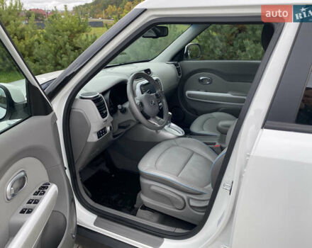 Білий Кіа Soul, об'ємом двигуна 0 л та пробігом 127 тис. км за 7500 $, фото 28 на Automoto.ua