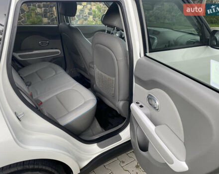 Білий Кіа Soul, об'ємом двигуна 0 л та пробігом 127 тис. км за 7500 $, фото 24 на Automoto.ua