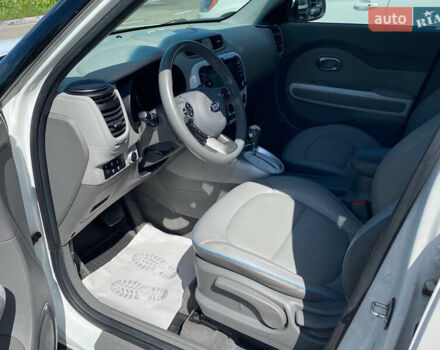 Киа Soul 2016 в Житомире на Automoto.ua Белый Киа Soul, объемом двигателя 0 л и пробегом 132 тыс. км за 7999 $, фото 8 на Automoto.ua