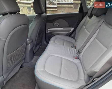 Белый Киа Soul, объемом двигателя 0 л и пробегом 183 тыс. км за 10700 $, фото 10 на Automoto.ua
