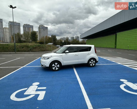 Белый Киа Soul, объемом двигателя 0 л и пробегом 123 тыс. км за 12500 $, фото 2 на Automoto.ua