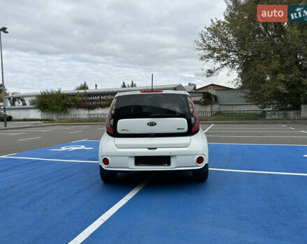 Белый Киа Soul, объемом двигателя 0 л и пробегом 123 тыс. км за 12500 $, фото 8 на Automoto.ua