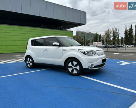 Белый Киа Soul, объемом двигателя 0 л и пробегом 123 тыс. км за 12500 $, фото 7 на Automoto.ua