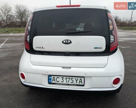 Білий Кіа Soul, об'ємом двигуна 0 л та пробігом 95 тис. км за 9700 $, фото 10 на Automoto.ua