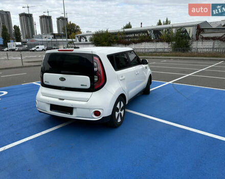 Белый Киа Soul, объемом двигателя 0 л и пробегом 123 тыс. км за 12500 $, фото 5 на Automoto.ua
