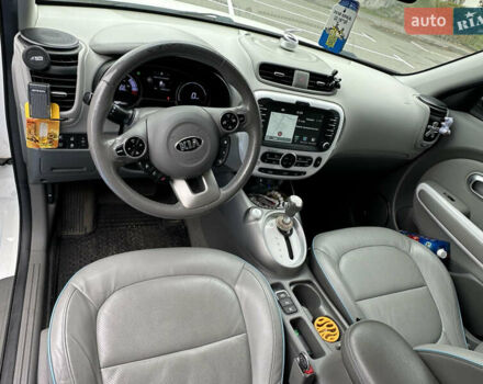 Белый Киа Soul, объемом двигателя 0 л и пробегом 123 тыс. км за 12500 $, фото 9 на Automoto.ua