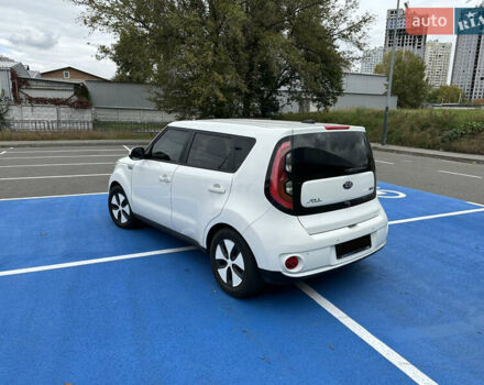 Белый Киа Soul, объемом двигателя 0 л и пробегом 123 тыс. км за 12500 $, фото 6 на Automoto.ua