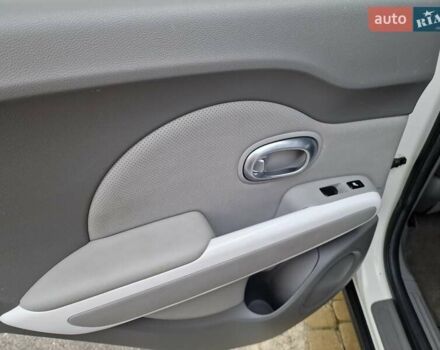 Белый Киа Soul, объемом двигателя 0 л и пробегом 183 тыс. км за 10700 $, фото 14 на Automoto.ua