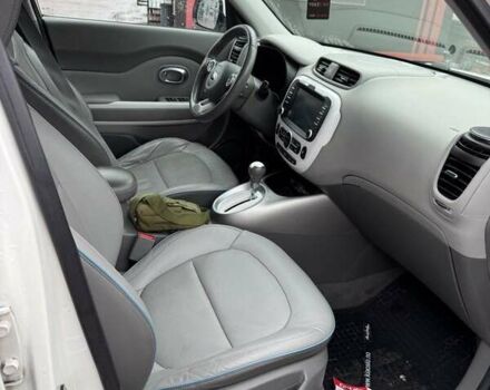 Белый Киа Soul, объемом двигателя 0 л и пробегом 153 тыс. км за 8300 $, фото 3 на Automoto.ua
