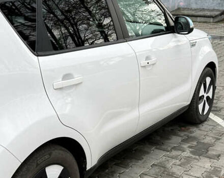Белый Киа Soul, объемом двигателя 0 л и пробегом 172 тыс. км за 5850 $, фото 3 на Automoto.ua