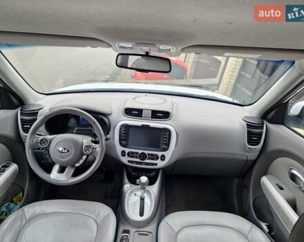 Белый Киа Soul, объемом двигателя 0 л и пробегом 183 тыс. км за 10700 $, фото 8 на Automoto.ua