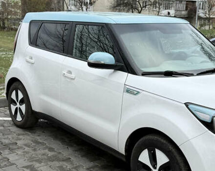 Белый Киа Soul, объемом двигателя 0 л и пробегом 172 тыс. км за 5850 $, фото 2 на Automoto.ua