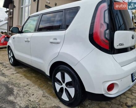 Белый Киа Soul, объемом двигателя 0 л и пробегом 183 тыс. км за 10700 $, фото 6 на Automoto.ua