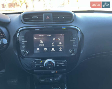 Белый Киа Soul, объемом двигателя 1.6 л и пробегом 37 тыс. км за 11990 $, фото 40 на Automoto.ua