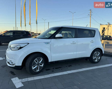Білий Кіа Soul, об'ємом двигуна 0 л та пробігом 149 тис. км за 10700 $, фото 4 на Automoto.ua