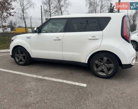 Белый Киа Soul, объемом двигателя 0 л и пробегом 124 тыс. км за 10550 $, фото 6 на Automoto.ua